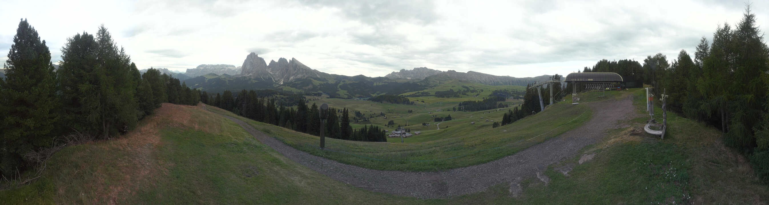 Archiv Foto Webcam Blick über Seiser Alm – Mezdi Bergstation