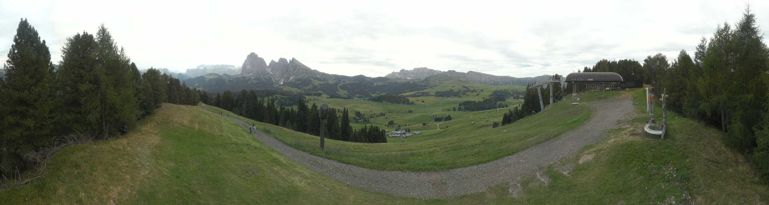 Archiv Foto Webcam Blick über Seiser Alm – Mezdi Bergstation