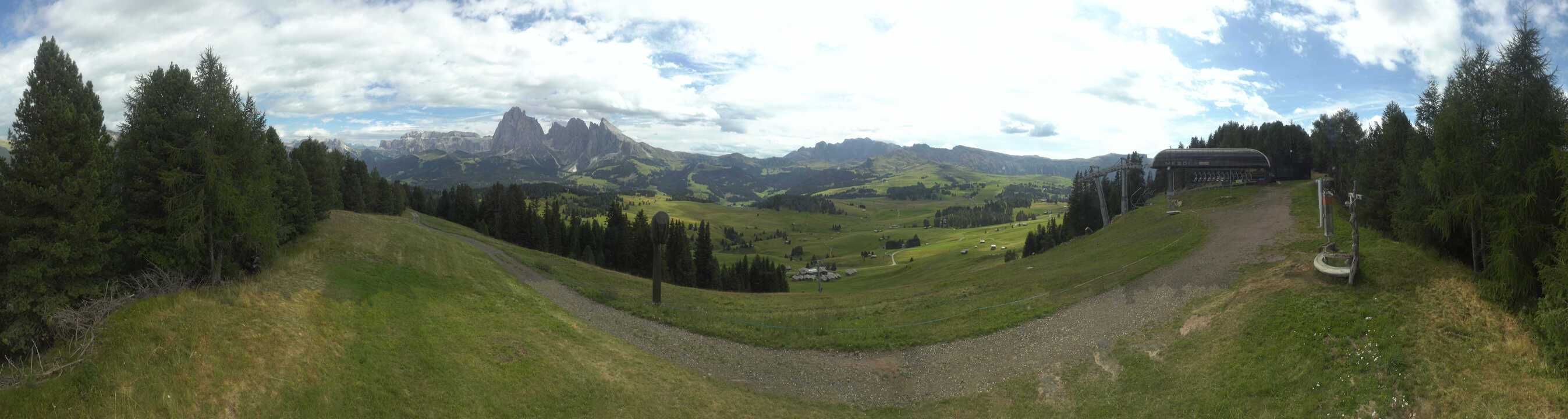 Archiv Foto Webcam Blick über Seiser Alm – Mezdi Bergstation