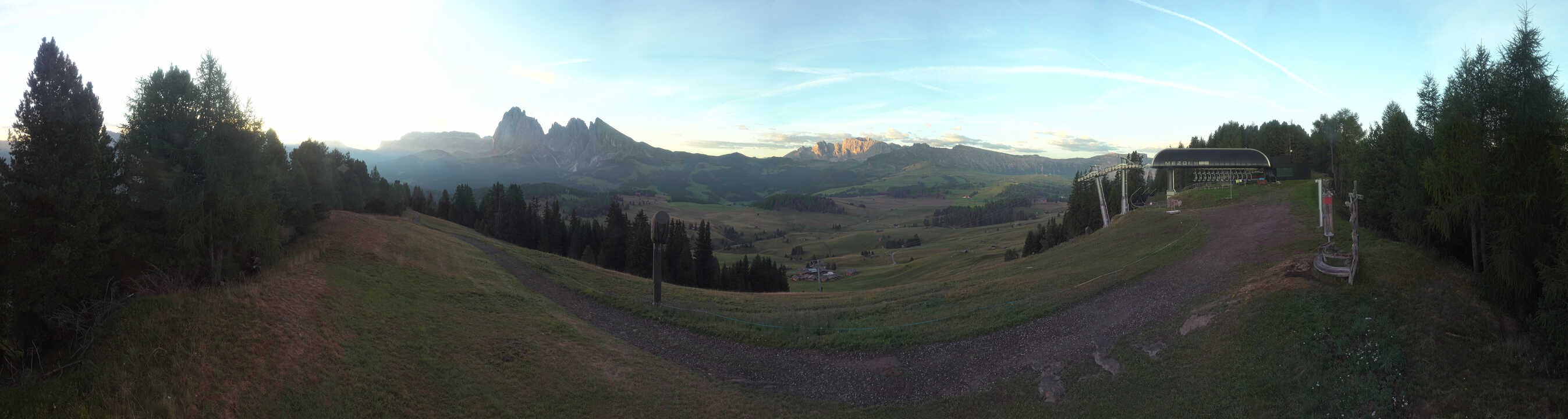 Archiv Foto Webcam Blick über Seiser Alm – Mezdi Bergstation