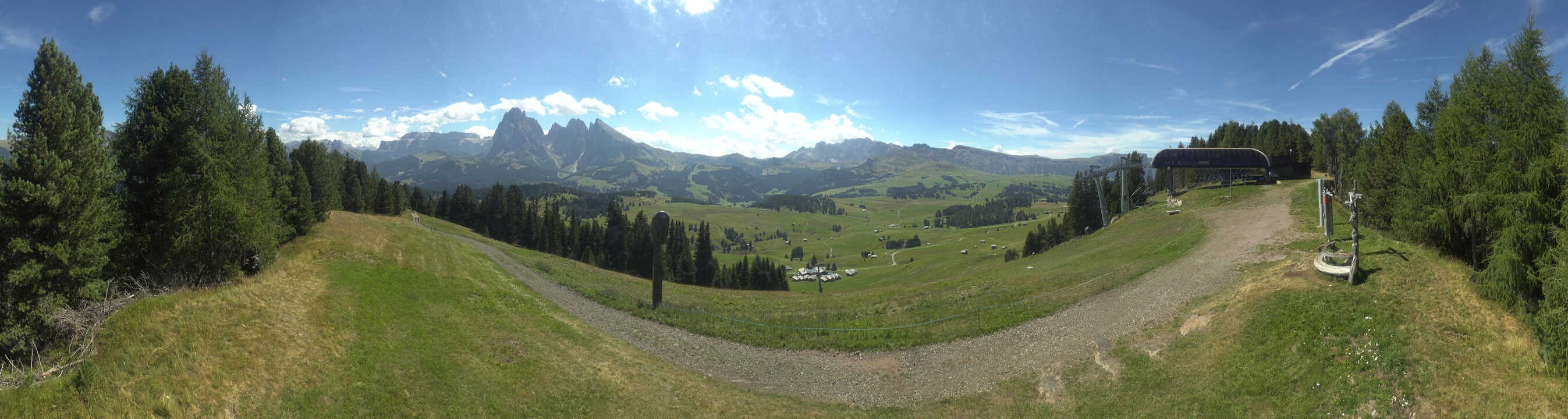 Archiv Foto Webcam Blick über Seiser Alm – Mezdi Bergstation