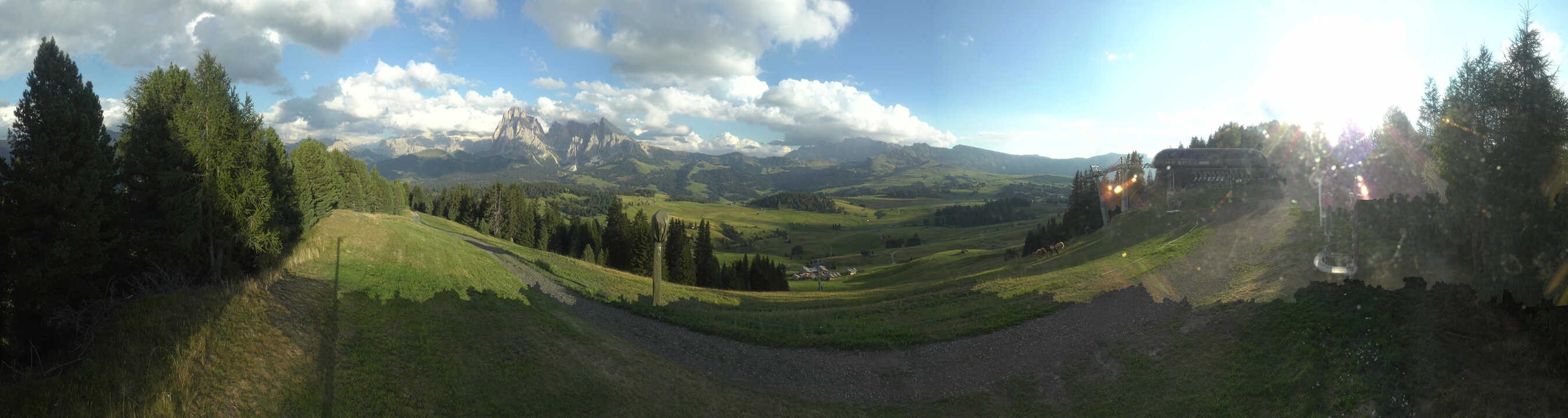 Archiv Foto Webcam Blick über Seiser Alm – Mezdi Bergstation