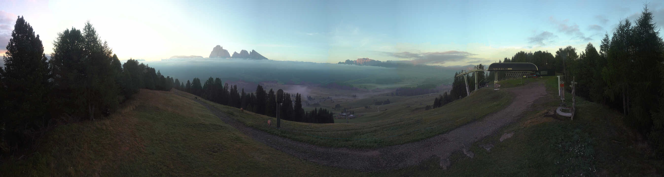 Archiv Foto Webcam Blick über Seiser Alm – Mezdi Bergstation