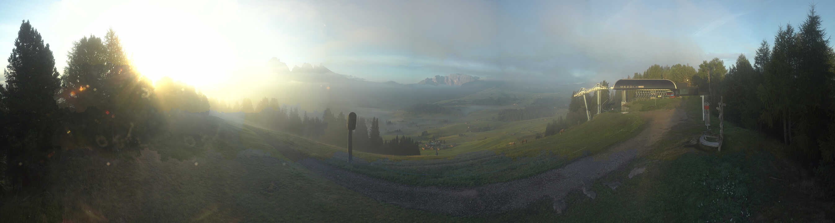 Archiv Foto Webcam Blick über Seiser Alm – Mezdi Bergstation