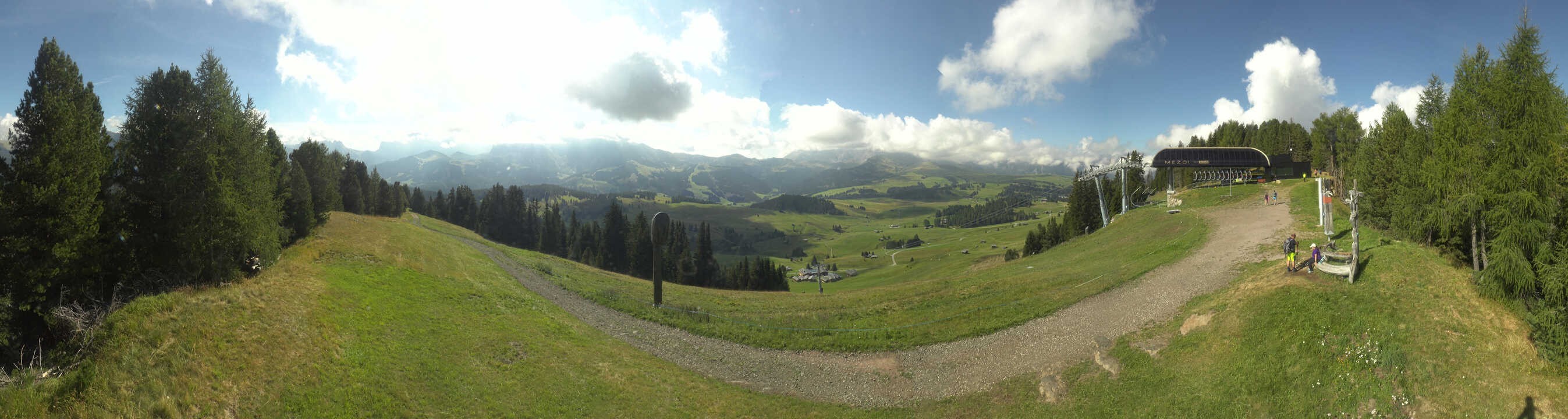 Archiv Foto Webcam Blick über Seiser Alm – Mezdi Bergstation