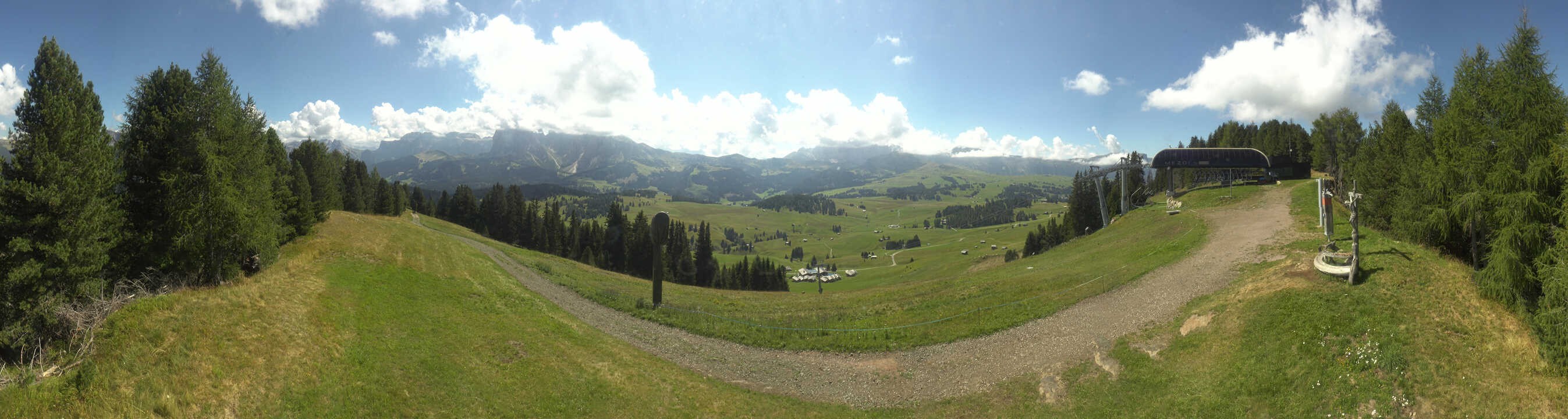 Archiv Foto Webcam Blick über Seiser Alm – Mezdi Bergstation