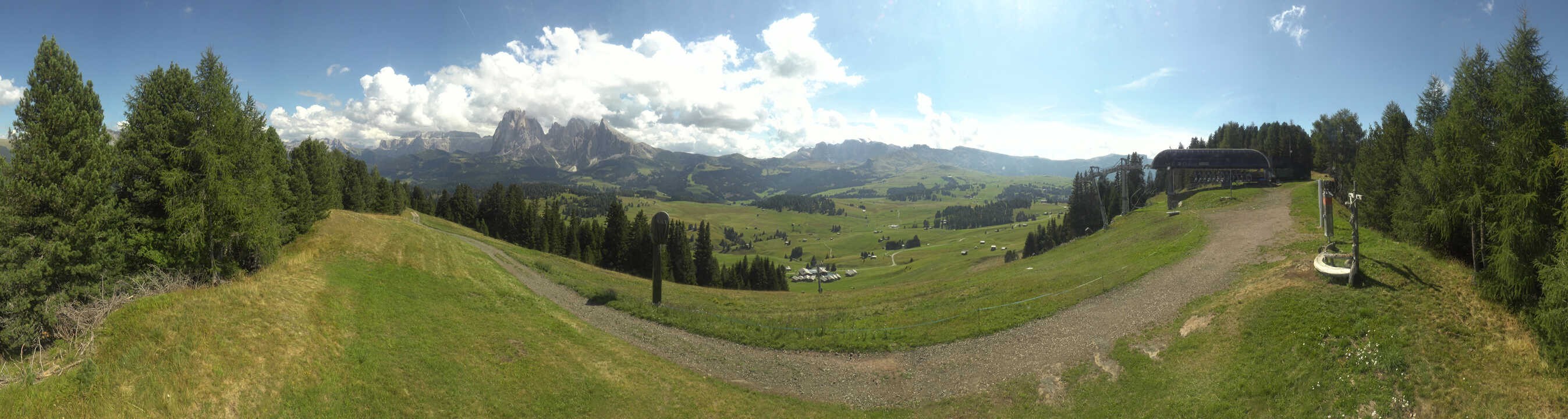Archiv Foto Webcam Blick über Seiser Alm – Mezdi Bergstation