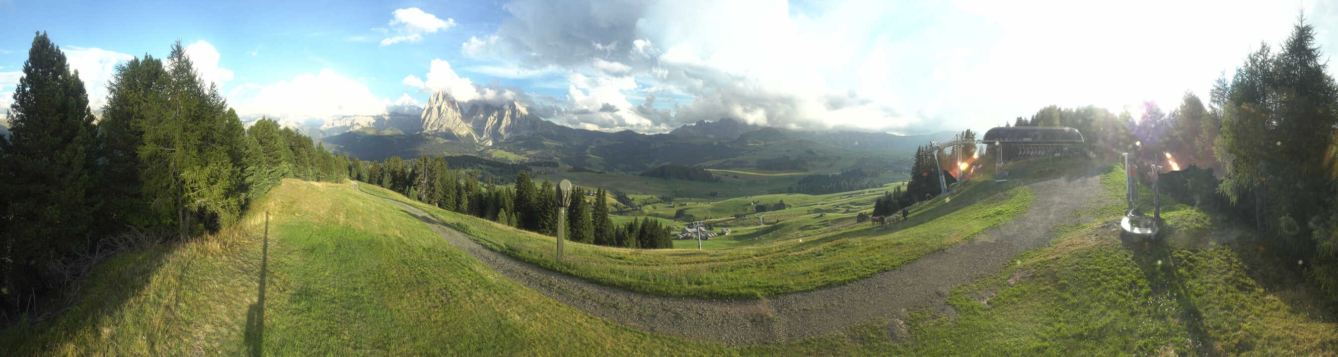 Archiv Foto Webcam Blick über Seiser Alm – Mezdi Bergstation