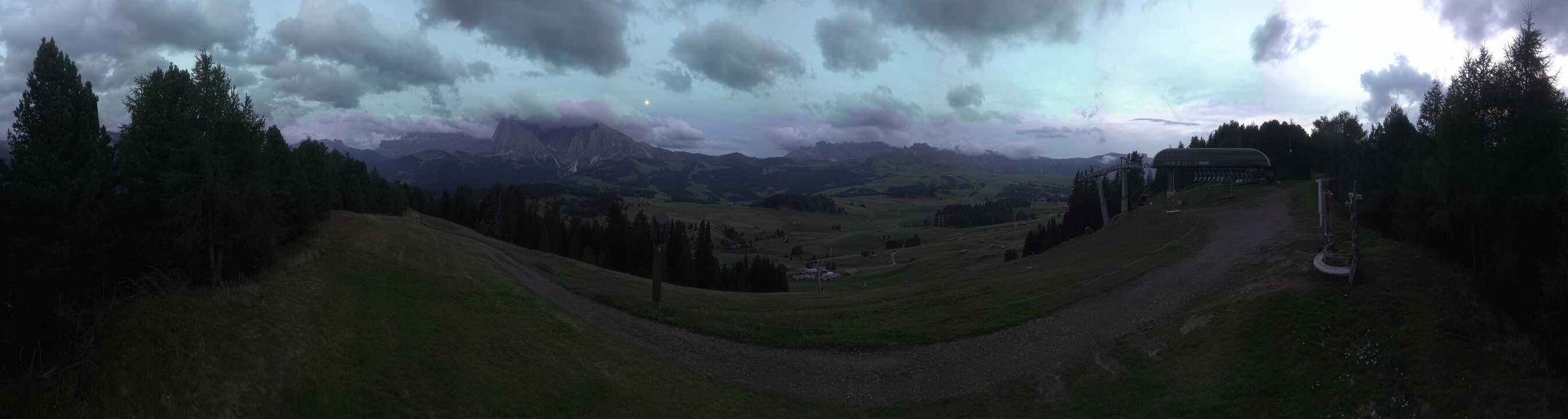 Archiv Foto Webcam Blick über Seiser Alm – Mezdi Bergstation