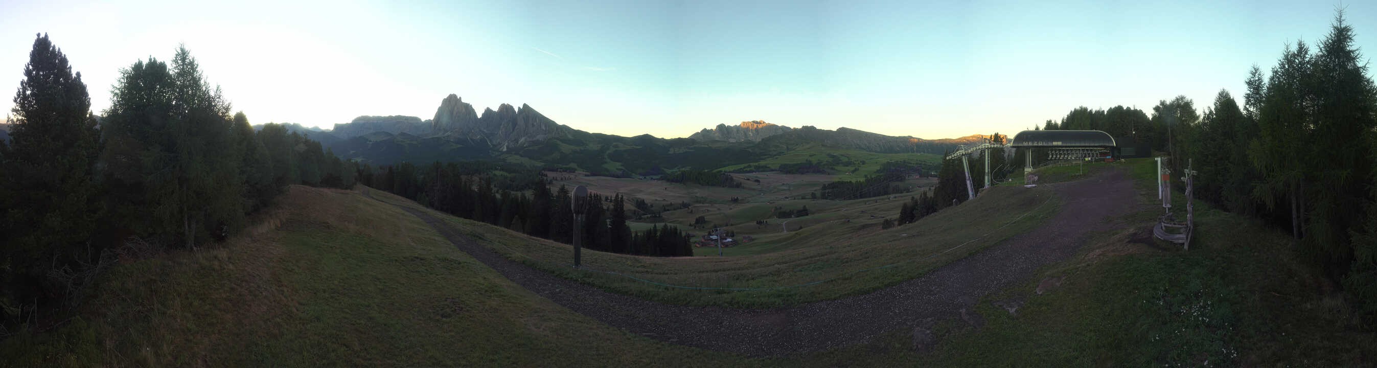 Archiv Foto Webcam Blick über Seiser Alm – Mezdi Bergstation