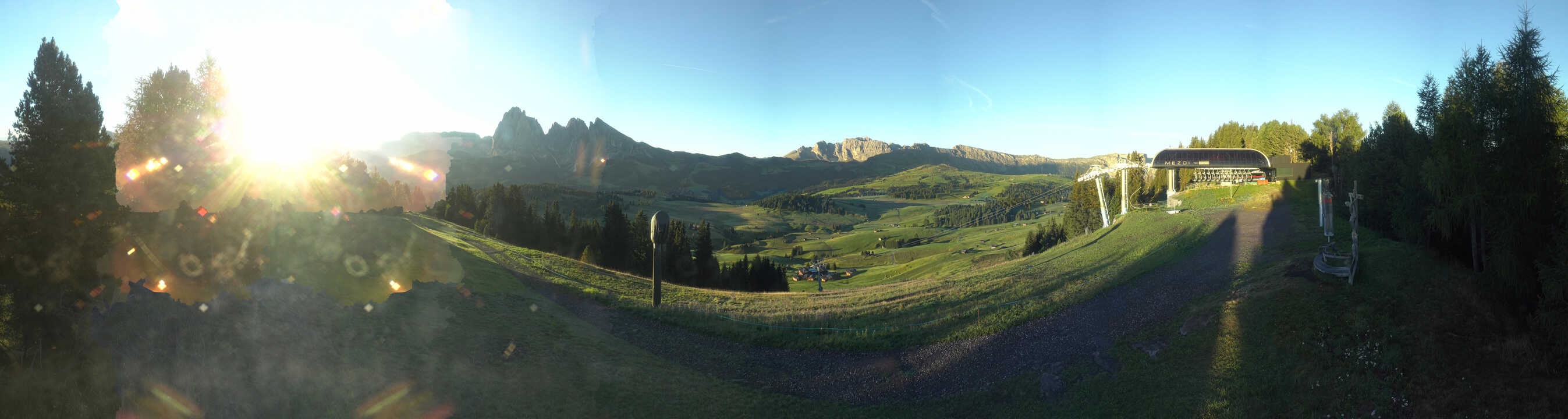 Archiv Foto Webcam Blick über Seiser Alm – Mezdi Bergstation