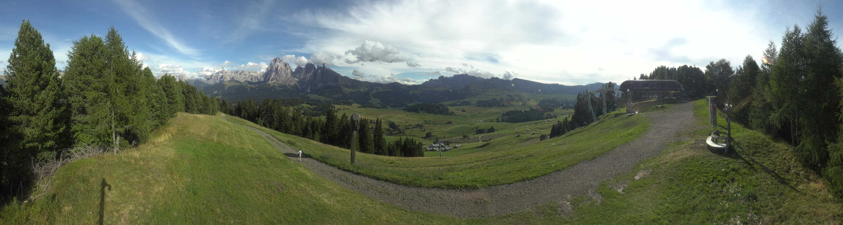 Archiv Foto Webcam Blick über Seiser Alm – Mezdi Bergstation