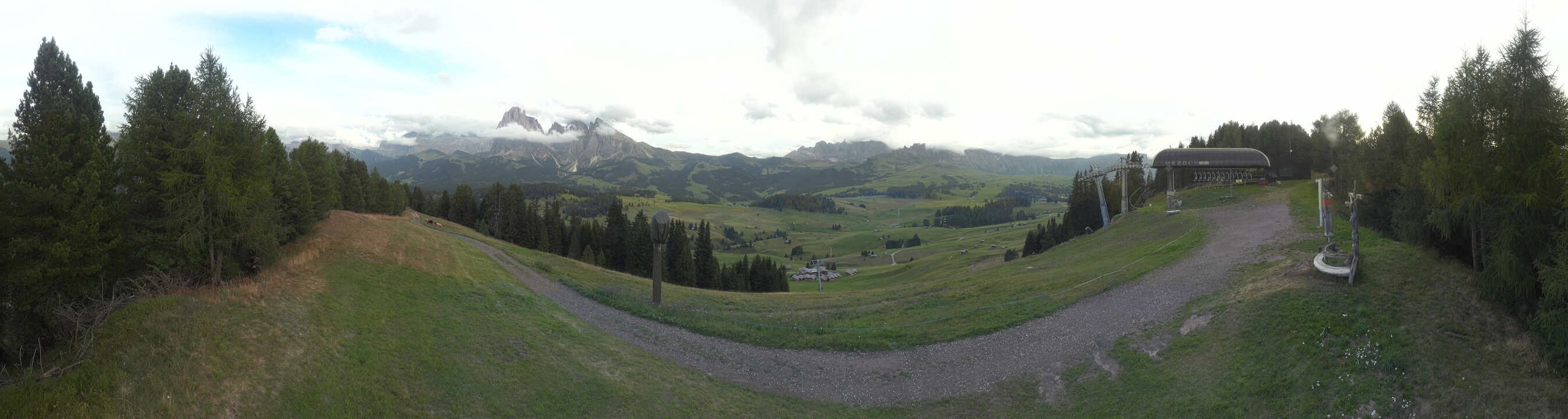 Archiv Foto Webcam Blick über Seiser Alm – Mezdi Bergstation