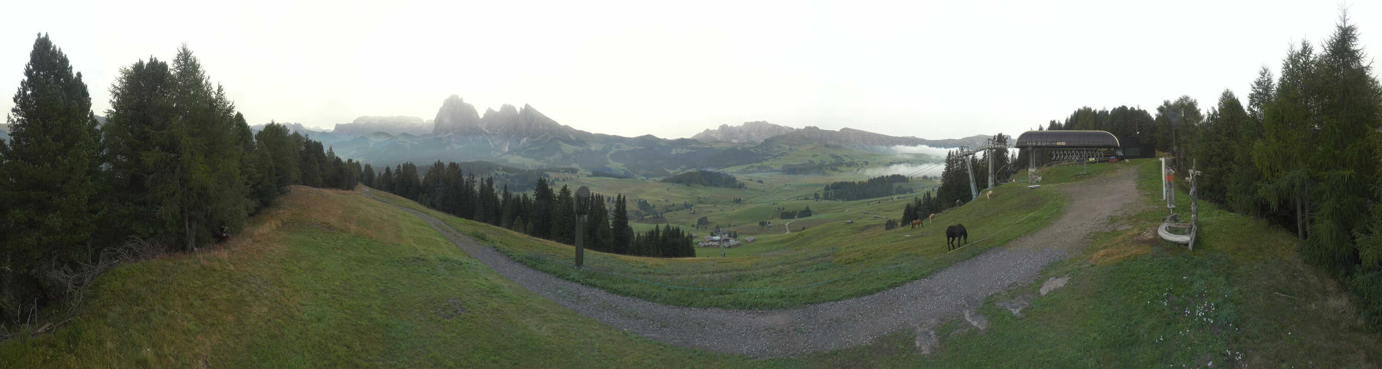 Archiv Foto Webcam Blick über Seiser Alm – Mezdi Bergstation