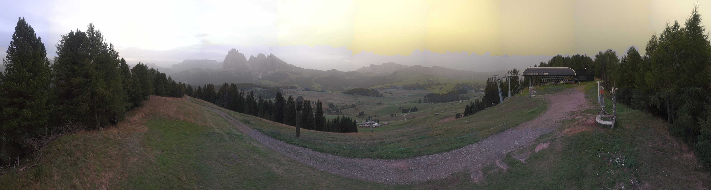 Archiv Foto Webcam Blick über Seiser Alm – Mezdi Bergstation