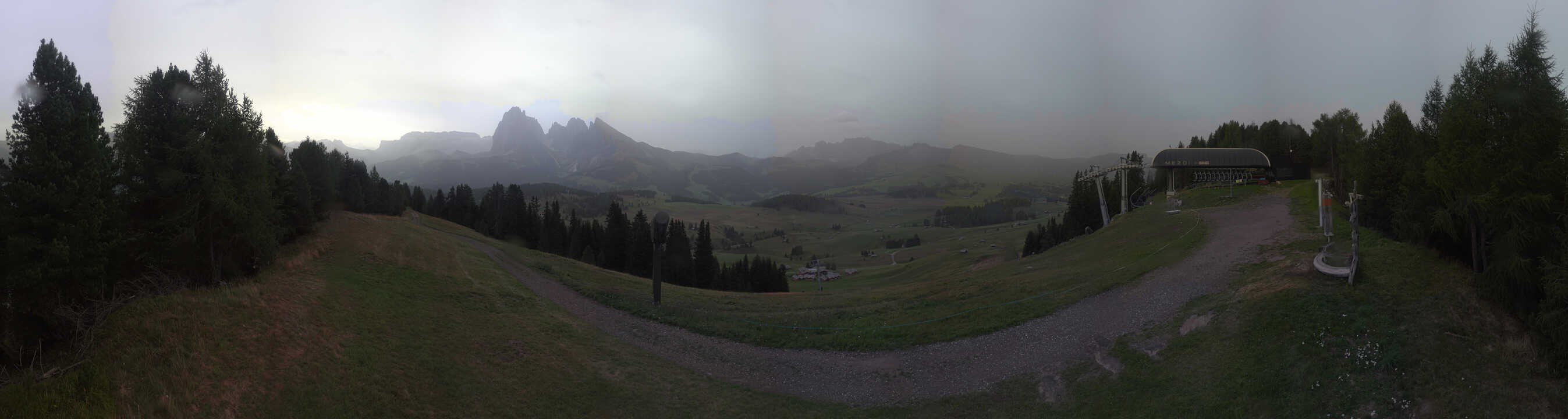 Archiv Foto Webcam Blick über Seiser Alm – Mezdi Bergstation
