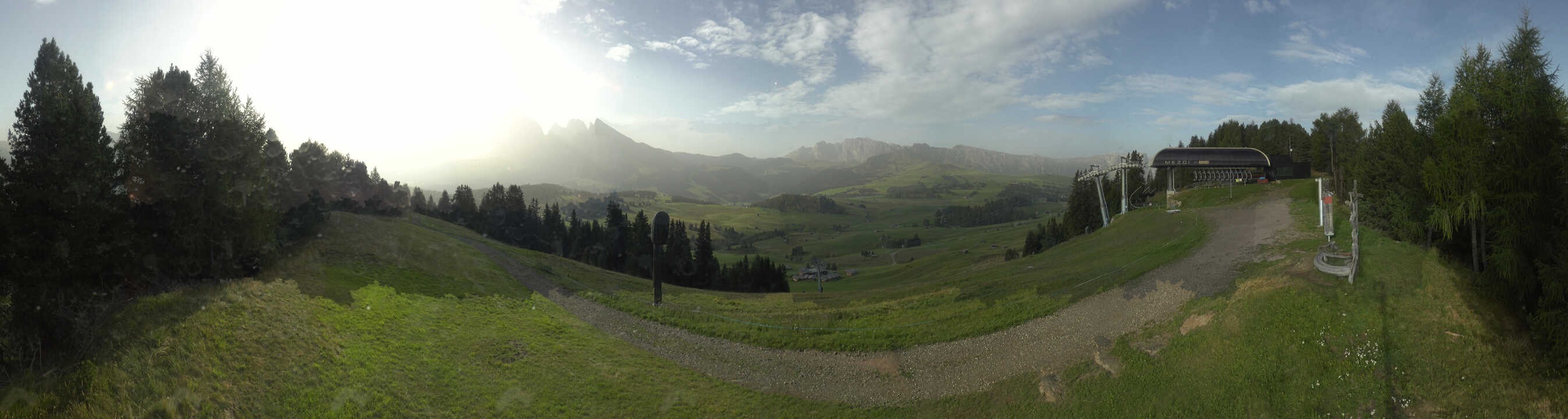 Archiv Foto Webcam Blick über Seiser Alm – Mezdi Bergstation