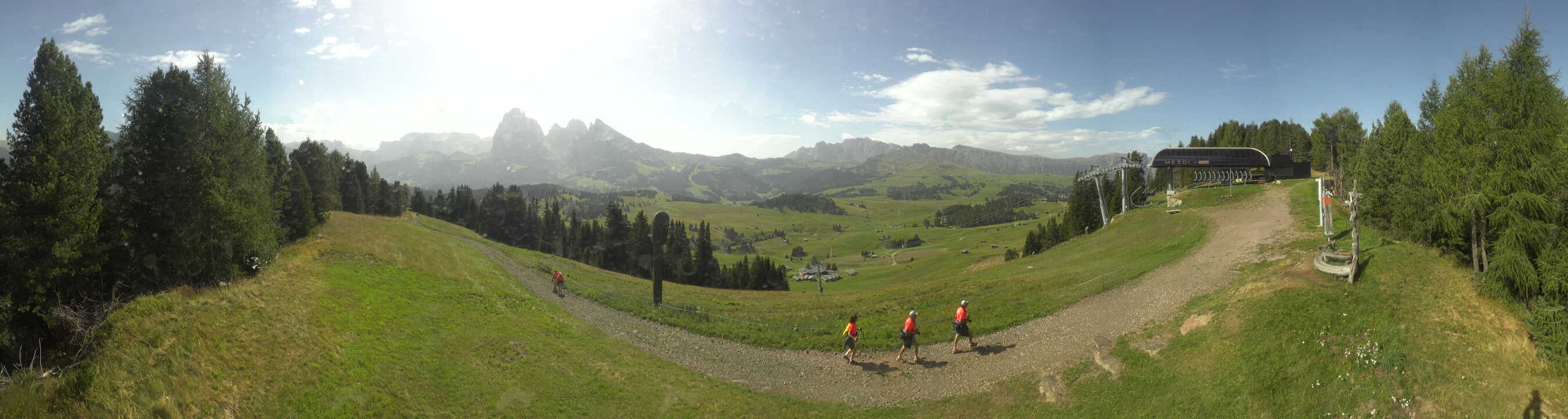 Archiv Foto Webcam Blick über Seiser Alm – Mezdi Bergstation