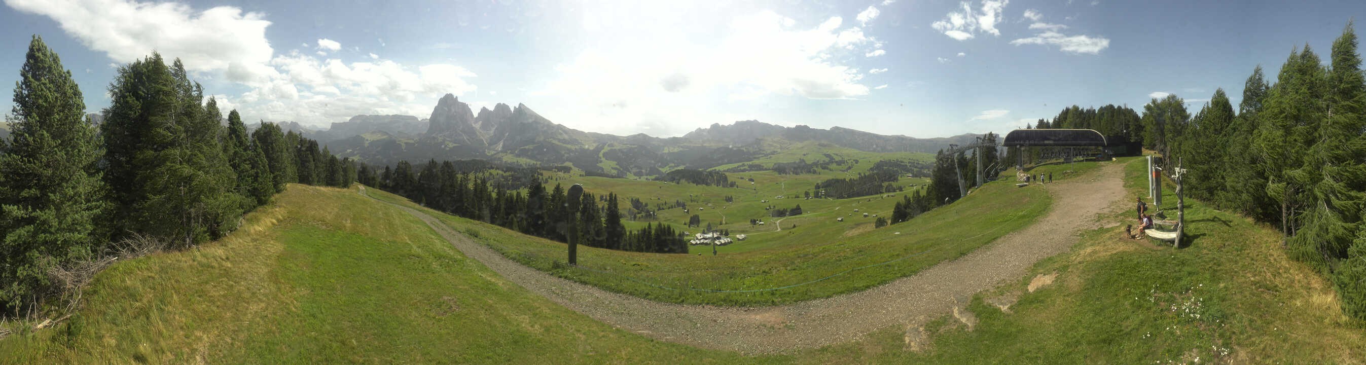 Archiv Foto Webcam Blick über Seiser Alm – Mezdi Bergstation