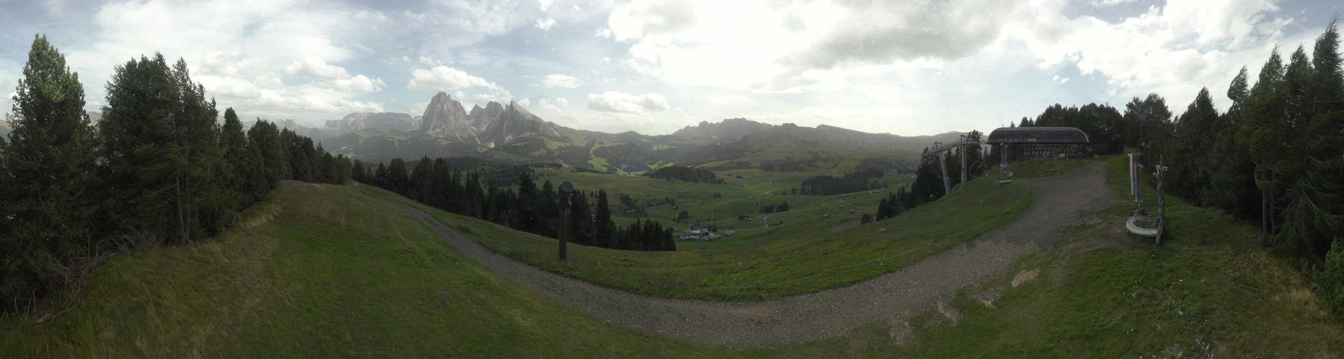 Archiv Foto Webcam Blick über Seiser Alm – Mezdi Bergstation