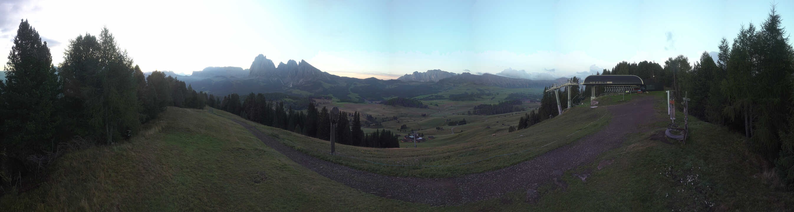 Archiv Foto Webcam Blick über Seiser Alm – Mezdi Bergstation