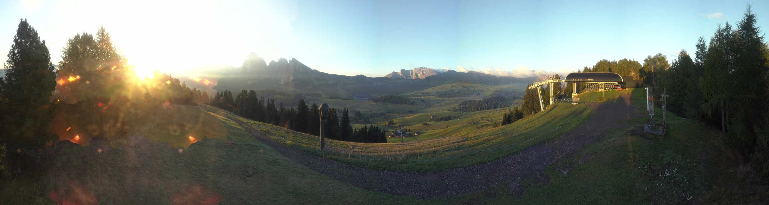 Archiv Foto Webcam Blick über Seiser Alm – Mezdi Bergstation