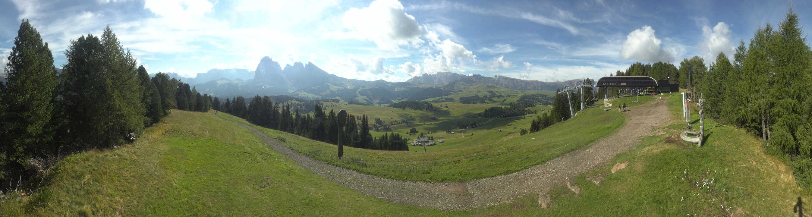 Archiv Foto Webcam Blick über Seiser Alm – Mezdi Bergstation