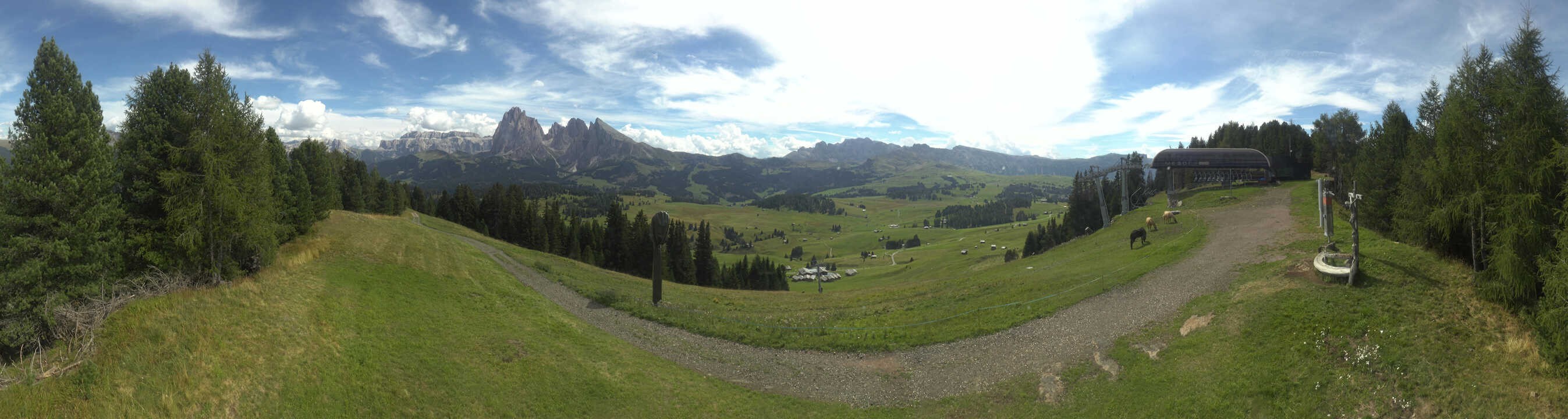 Archiv Foto Webcam Blick über Seiser Alm – Mezdi Bergstation