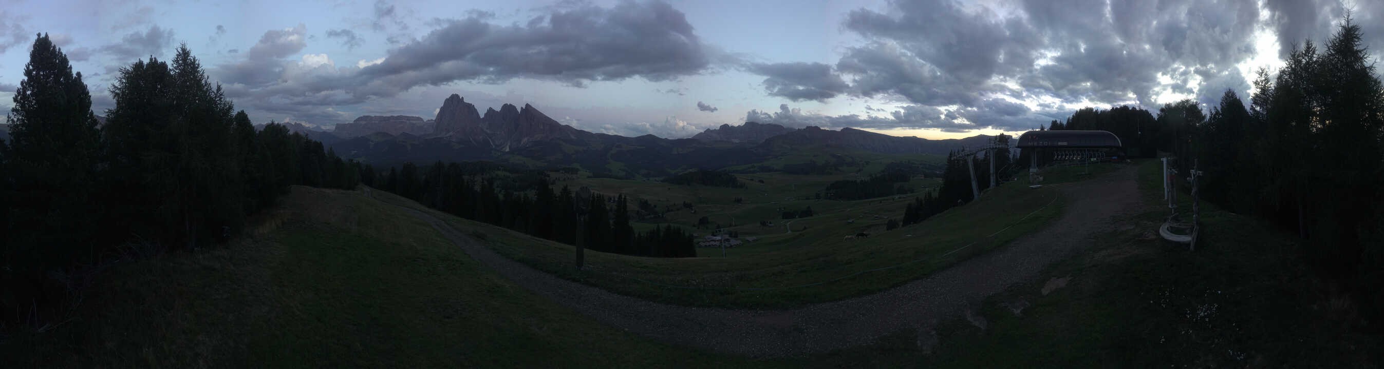 Archiv Foto Webcam Blick über Seiser Alm – Mezdi Bergstation