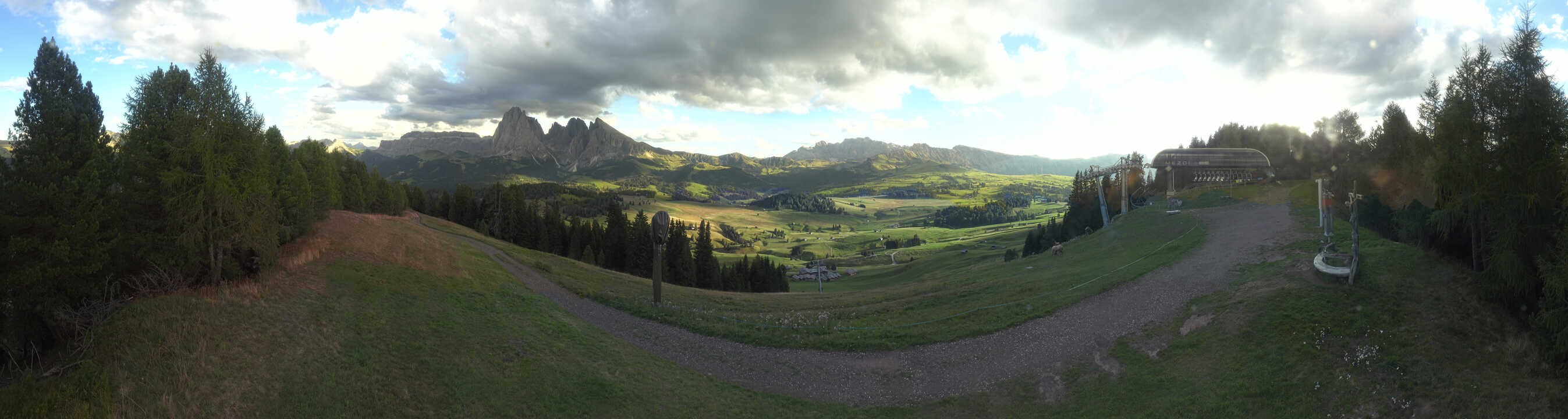 Archiv Foto Webcam Blick über Seiser Alm – Mezdi Bergstation