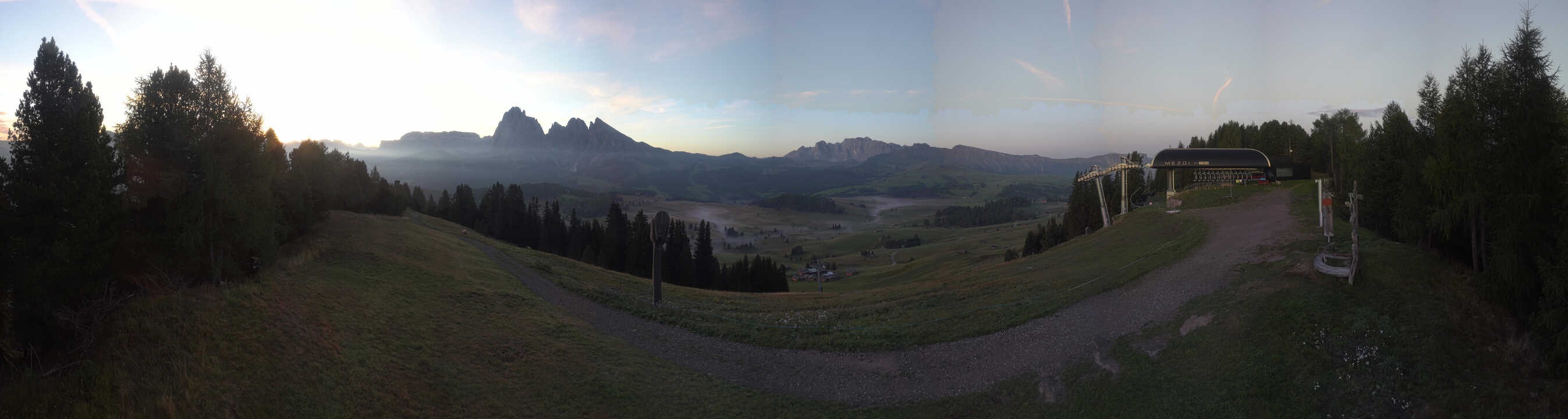 Archiv Foto Webcam Blick über Seiser Alm – Mezdi Bergstation