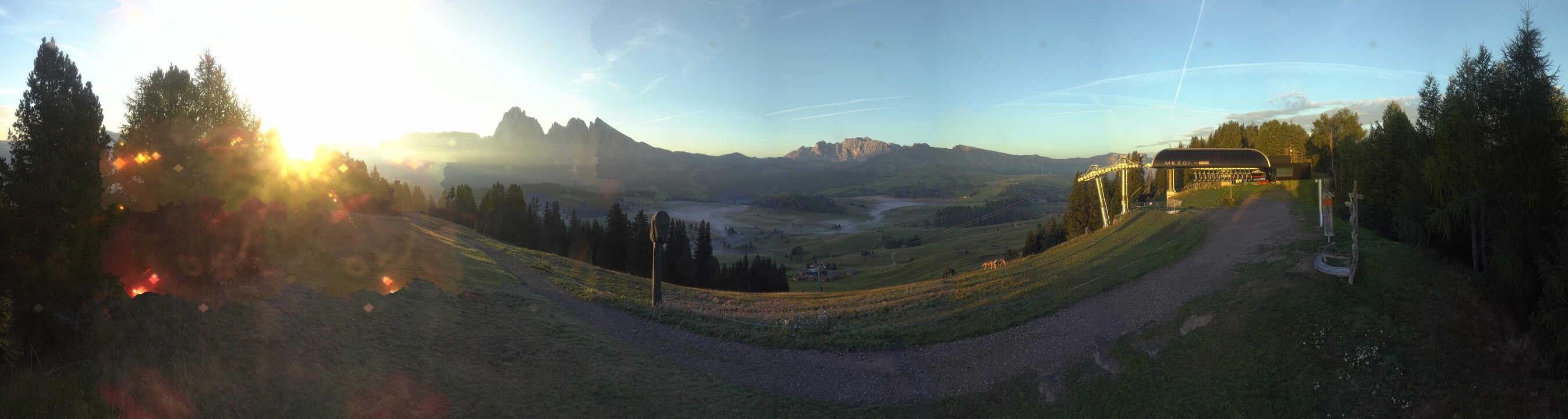 Archiv Foto Webcam Blick über Seiser Alm – Mezdi Bergstation