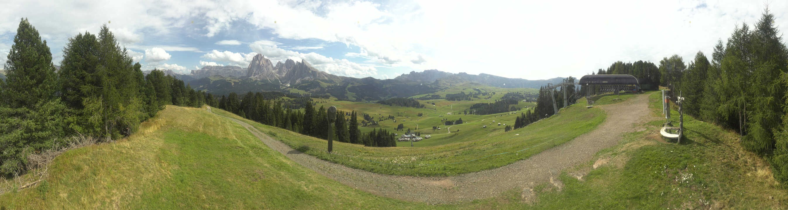 Archiv Foto Webcam Blick über Seiser Alm – Mezdi Bergstation