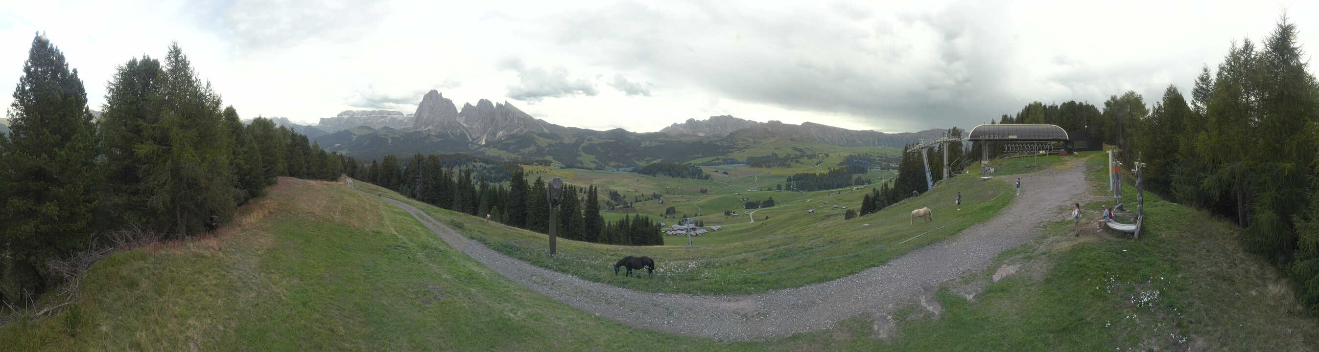 Archiv Foto Webcam Blick über Seiser Alm – Mezdi Bergstation