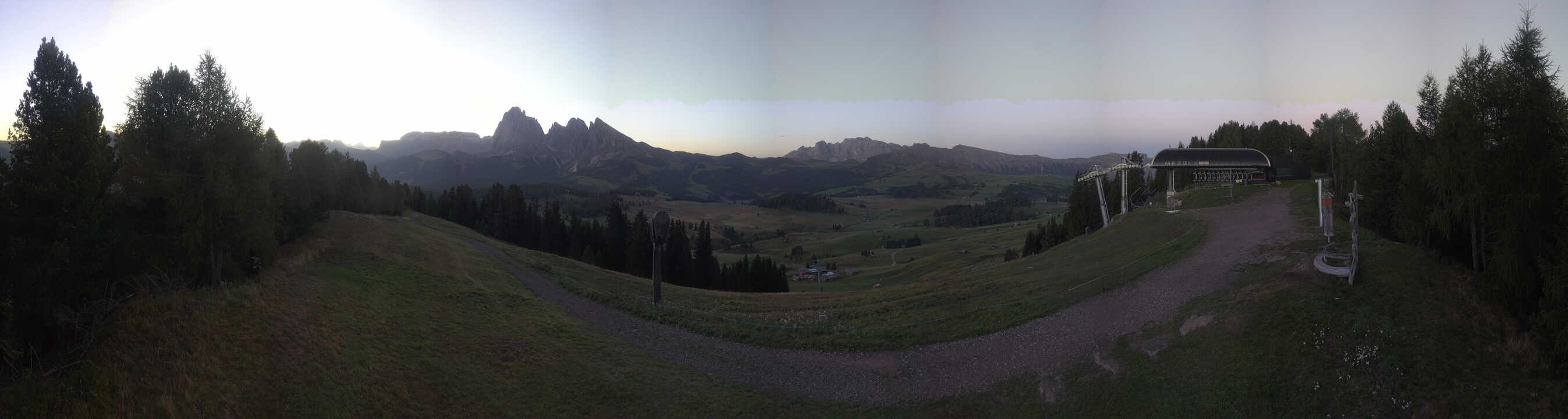 Archiv Foto Webcam Blick über Seiser Alm – Mezdi Bergstation