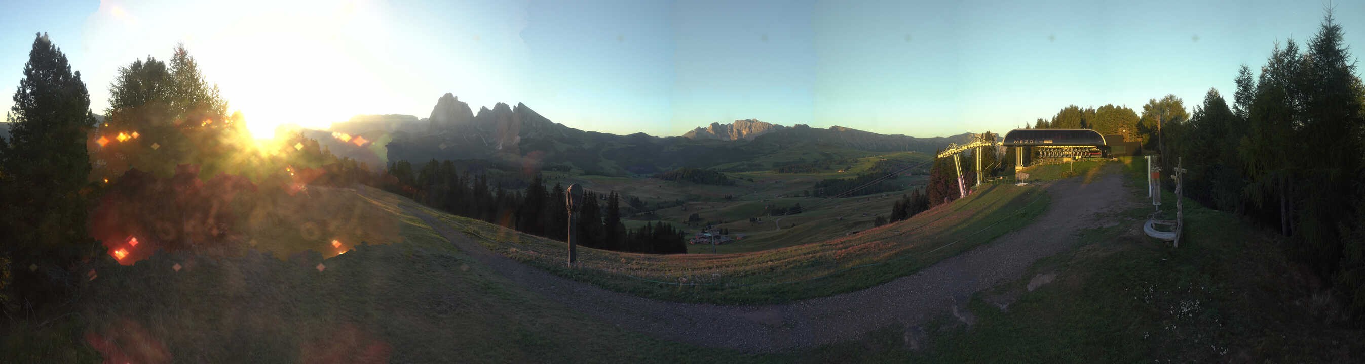 Archiv Foto Webcam Blick über Seiser Alm – Mezdi Bergstation