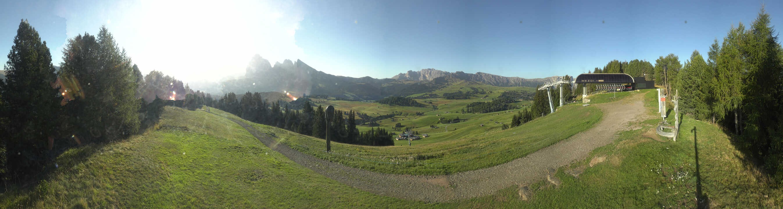 Archiv Foto Webcam Blick über Seiser Alm – Mezdi Bergstation