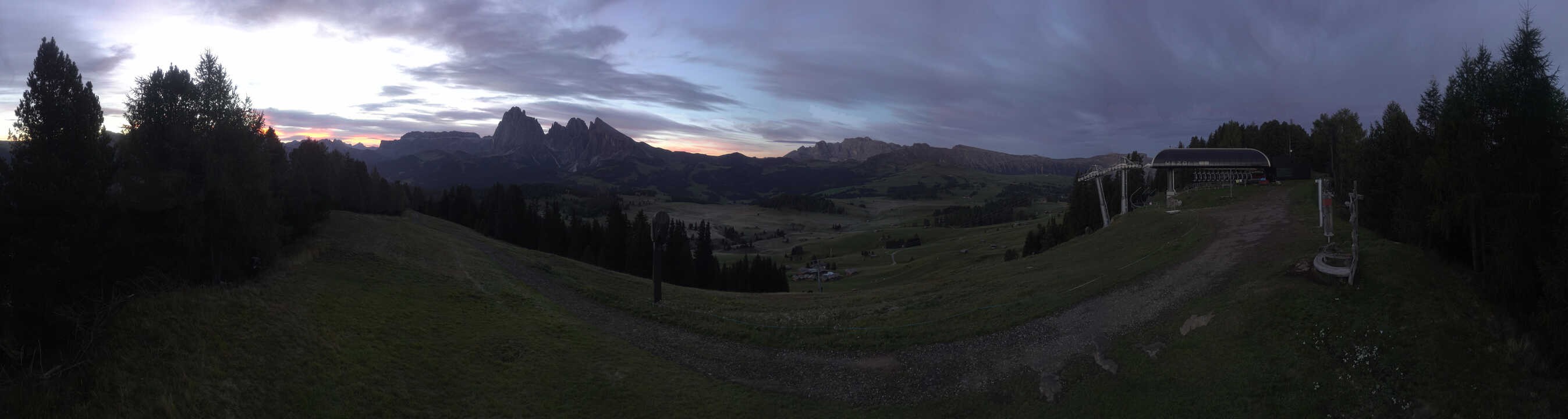 Archiv Foto Webcam Blick über Seiser Alm – Mezdi Bergstation