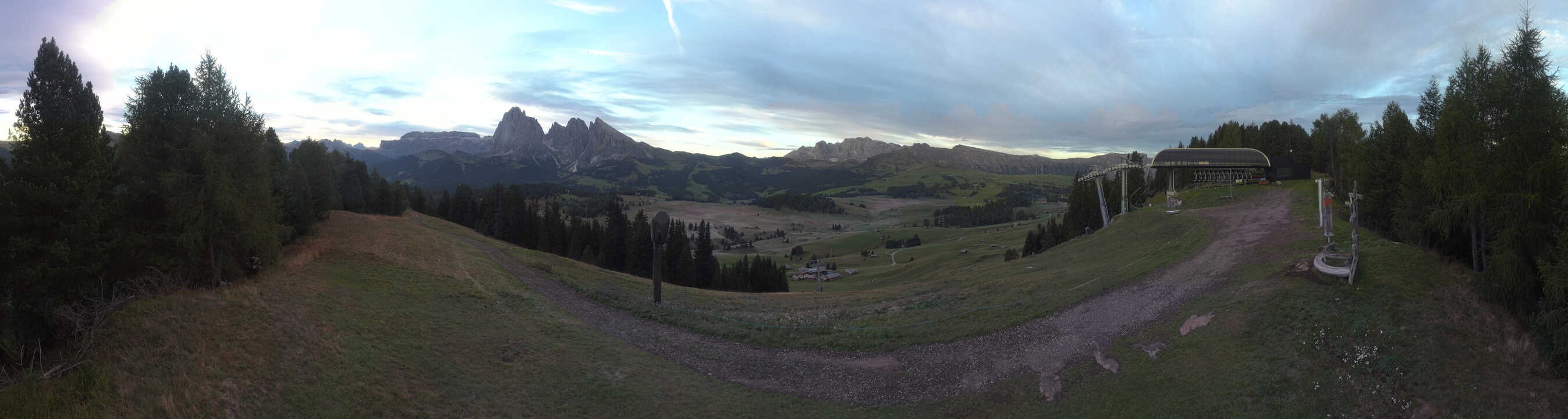 Archiv Foto Webcam Blick über Seiser Alm – Mezdi Bergstation
