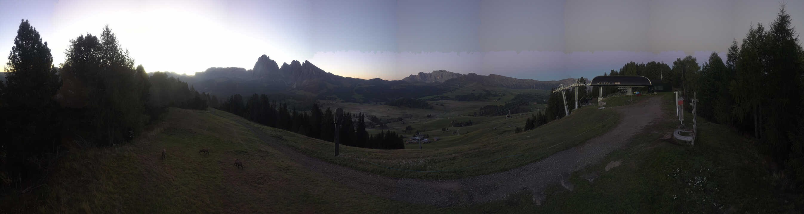 Archiv Foto Webcam Blick über Seiser Alm – Mezdi Bergstation
