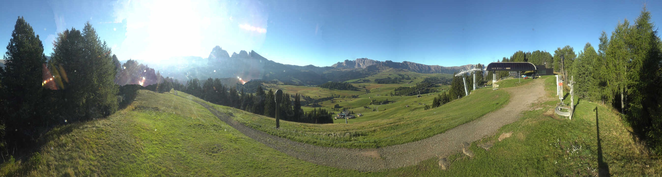 Archiv Foto Webcam Blick über Seiser Alm – Mezdi Bergstation