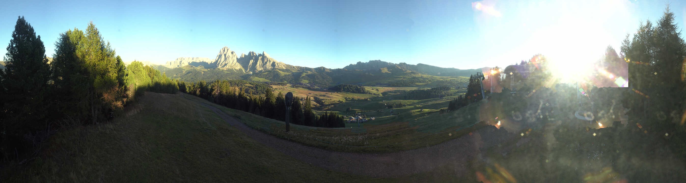 Archiv Foto Webcam Blick über Seiser Alm – Mezdi Bergstation