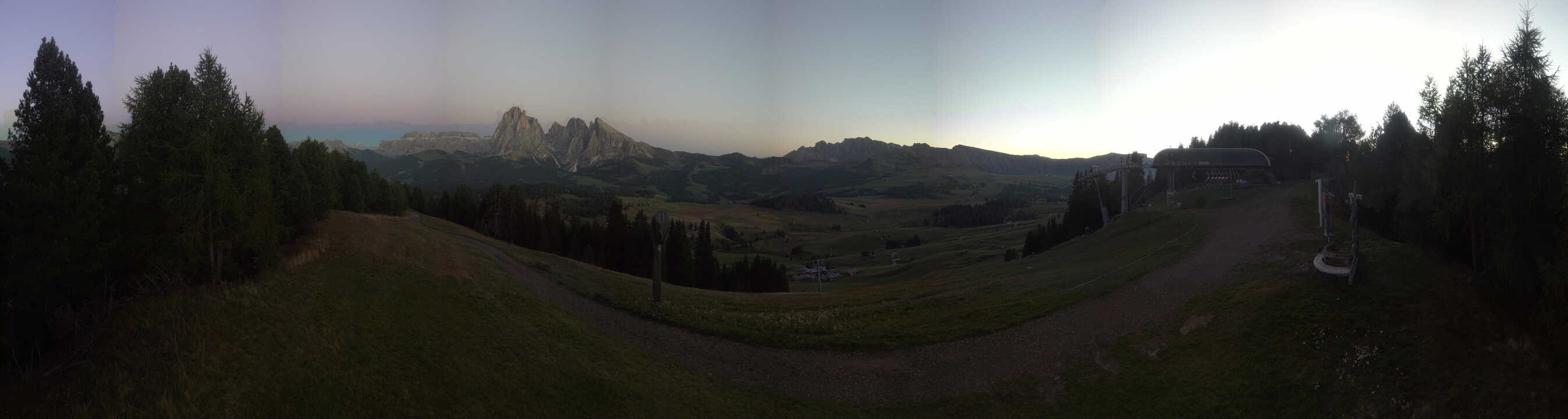 Archiv Foto Webcam Blick über Seiser Alm – Mezdi Bergstation