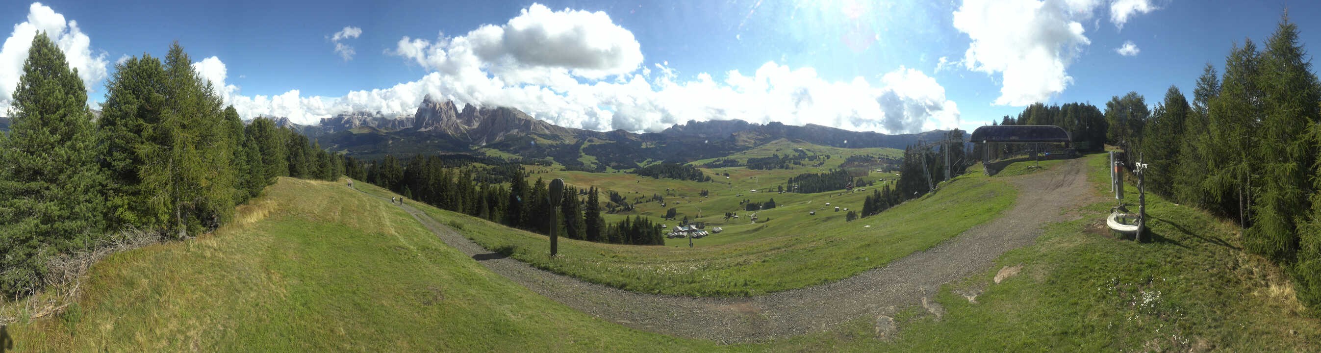Archiv Foto Webcam Blick über Seiser Alm – Mezdi Bergstation