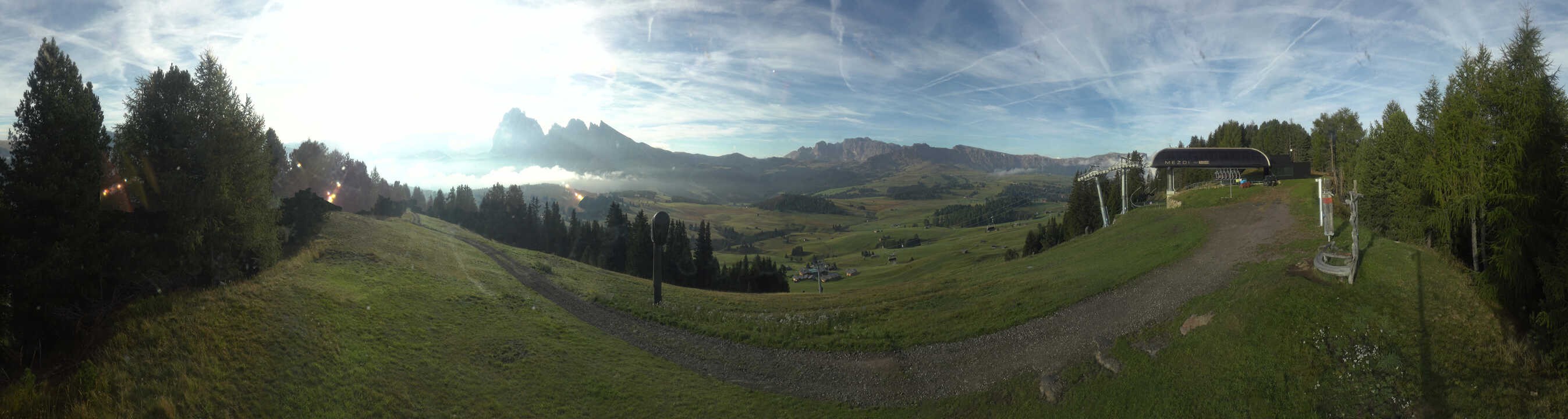 Archiv Foto Webcam Blick über Seiser Alm – Mezdi Bergstation