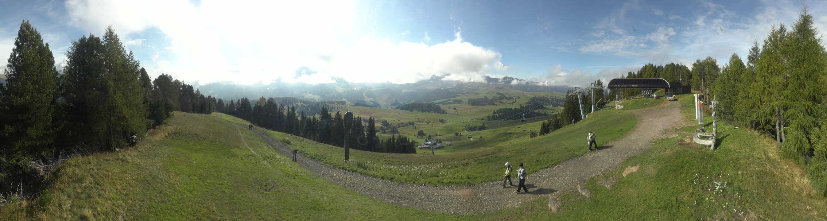 Archiv Foto Webcam Blick über Seiser Alm – Mezdi Bergstation