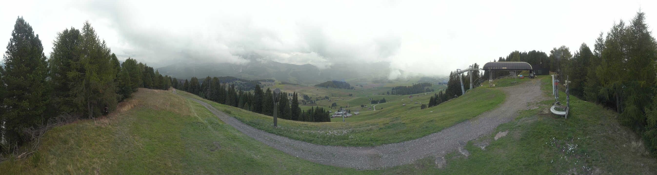 Archiv Foto Webcam Blick über Seiser Alm – Mezdi Bergstation