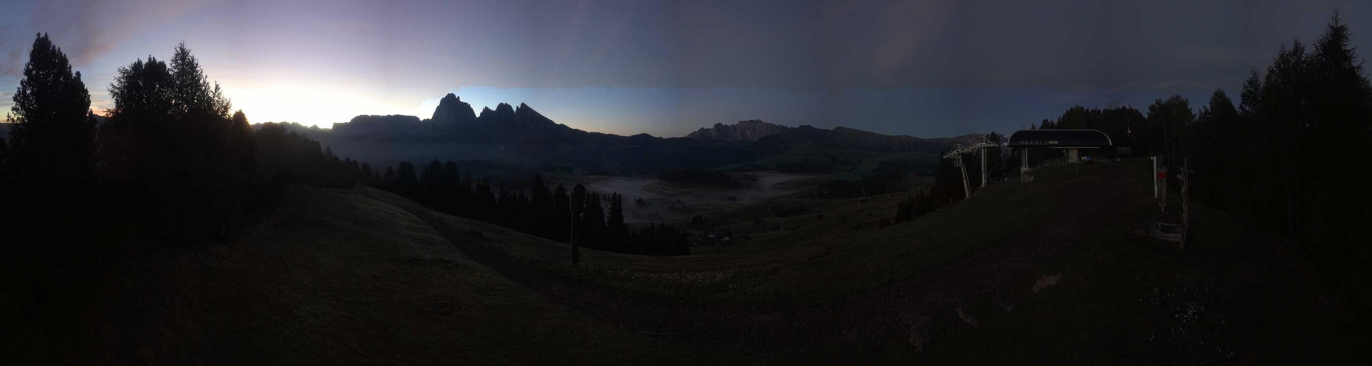Archiv Foto Webcam Blick über Seiser Alm – Mezdi Bergstation