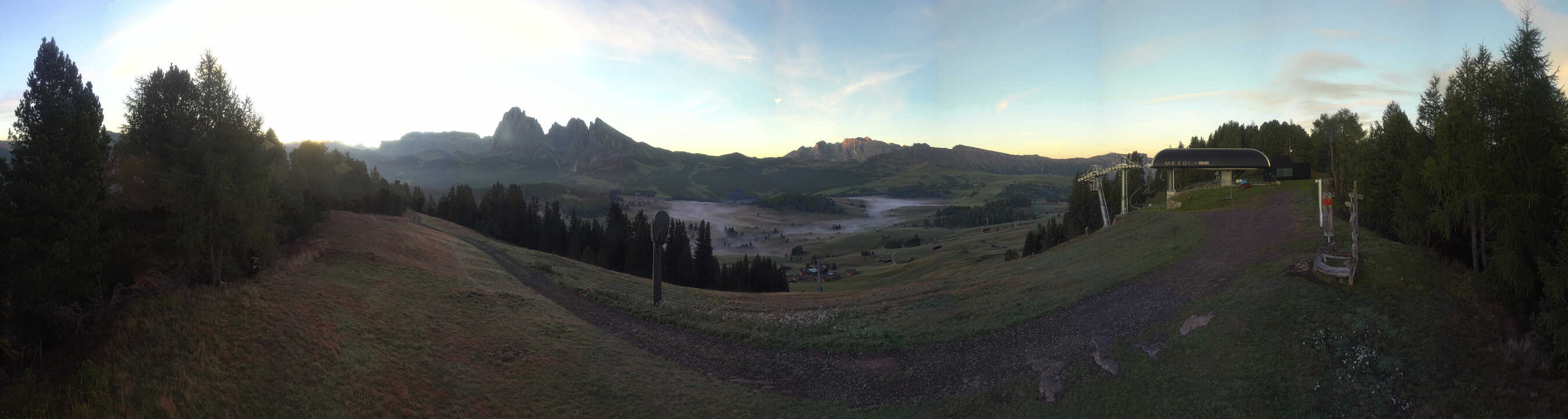 Archiv Foto Webcam Blick über Seiser Alm – Mezdi Bergstation
