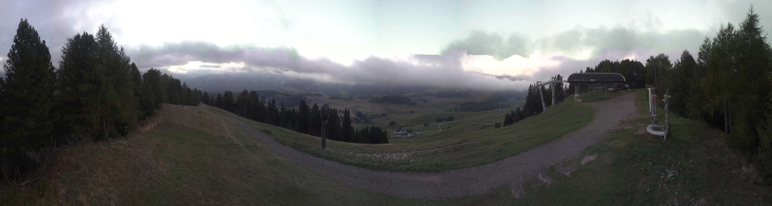 Archiv Foto Webcam Blick über Seiser Alm – Mezdi Bergstation